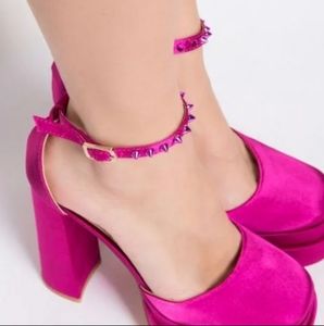 NWT Versace Style Retro Satin Effect Platform Block Heel Pump with Studs